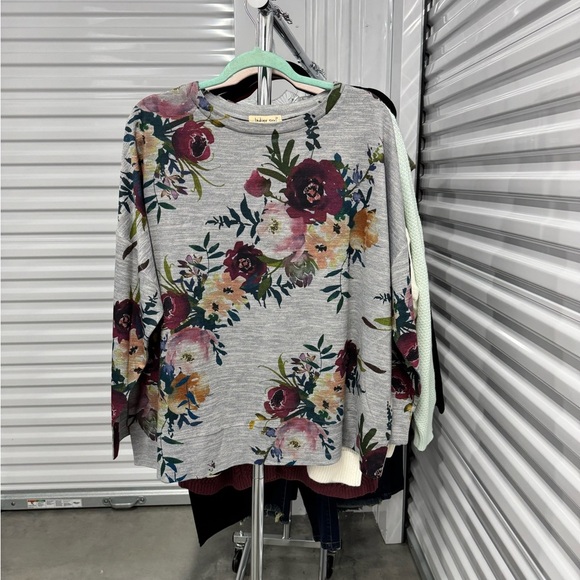 indigo soul Tops - Indigo Soul | Boxy 3/4 Sleeve Sweatshirt in Floral Print | size 2XL